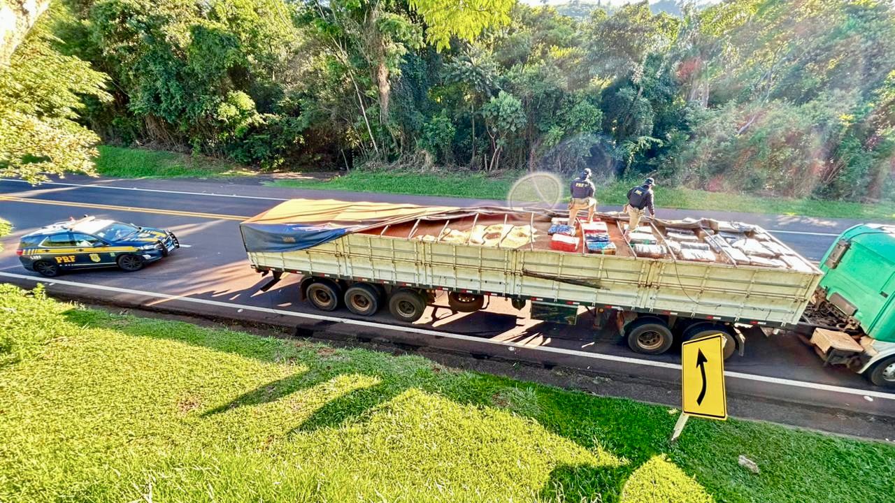 PRF apreende mais de 1,1 tonelada de maconha na BR-277, em Laranjeiras do Sul PRF apreende mais de 1,1 tonelada de maconha na BR-277, em Laranjeiras do Sul