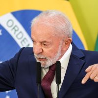 Fraude no INSS: “Se tiver filho meu nisso, será investigado”, diz Lula Imagem referente a Fraude no INSS: “Se tiver filho meu nisso, será investigado”, diz Lula