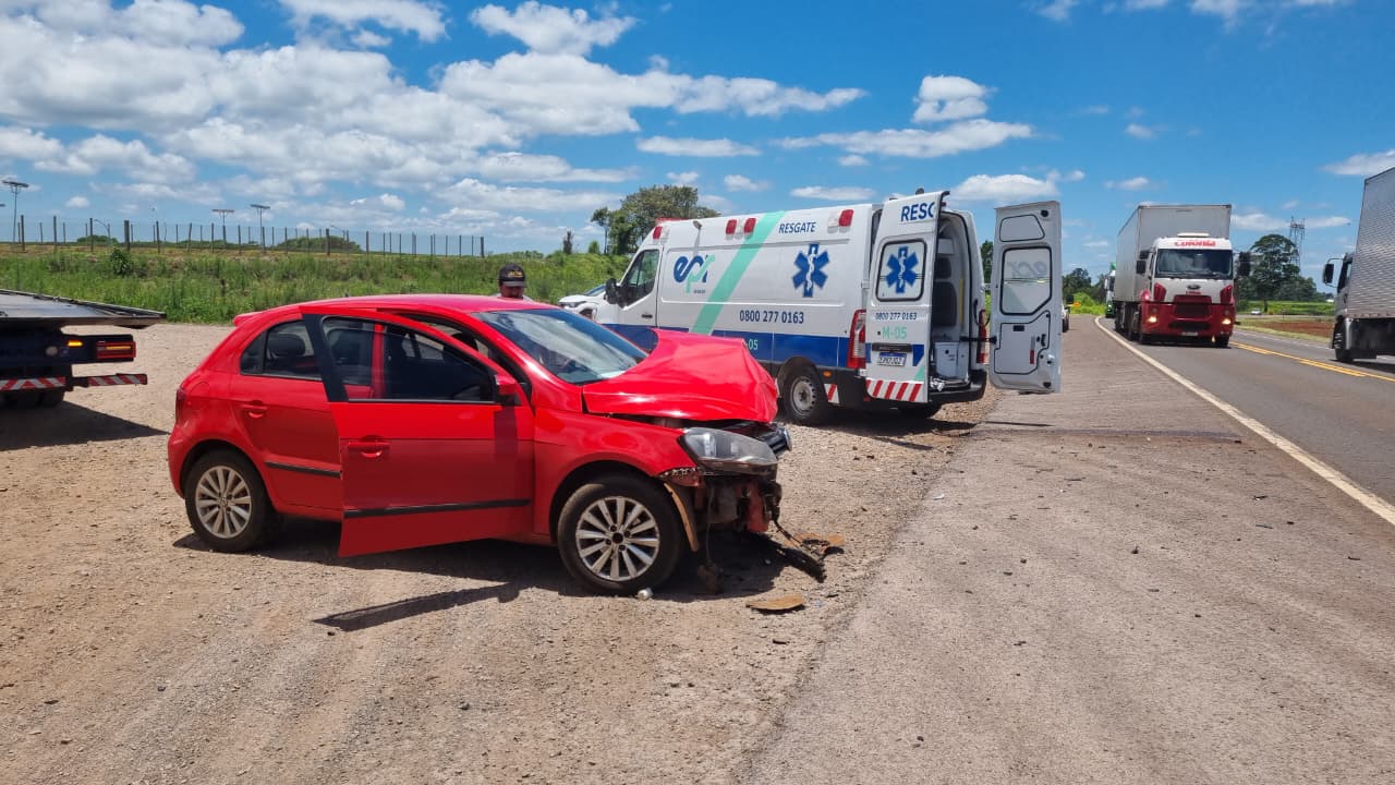 Gol e Silverado se envolvem em colisão na rodovia BR-277 Gol e Silverado se envolvem em colisão na rodovia BR-277