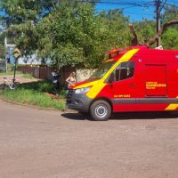 Ciclista fica ferido em acidente de trânsito no Bairro Neva Imagem referente a Ciclista fica ferido em acidente de trânsito no Bairro Neva