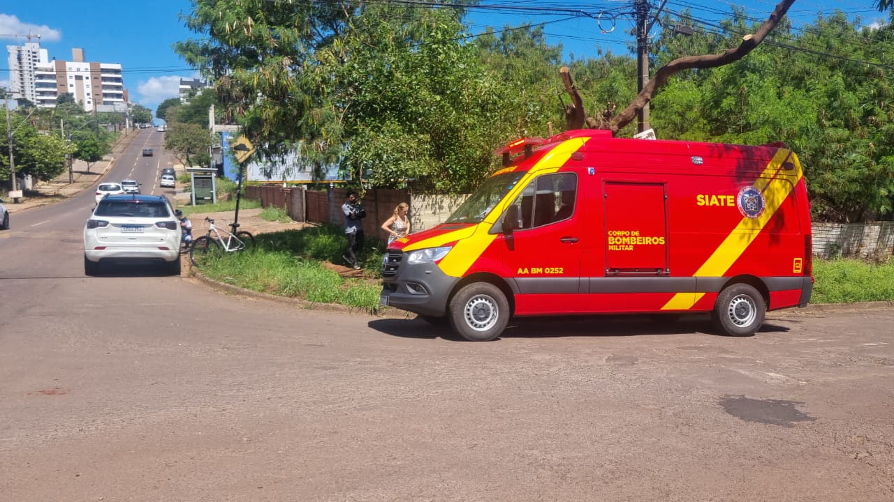 Ciclista fica ferido em acidente de trânsito no Bairro Neva Ciclista fica ferido em acidente de trânsito no Bairro Neva