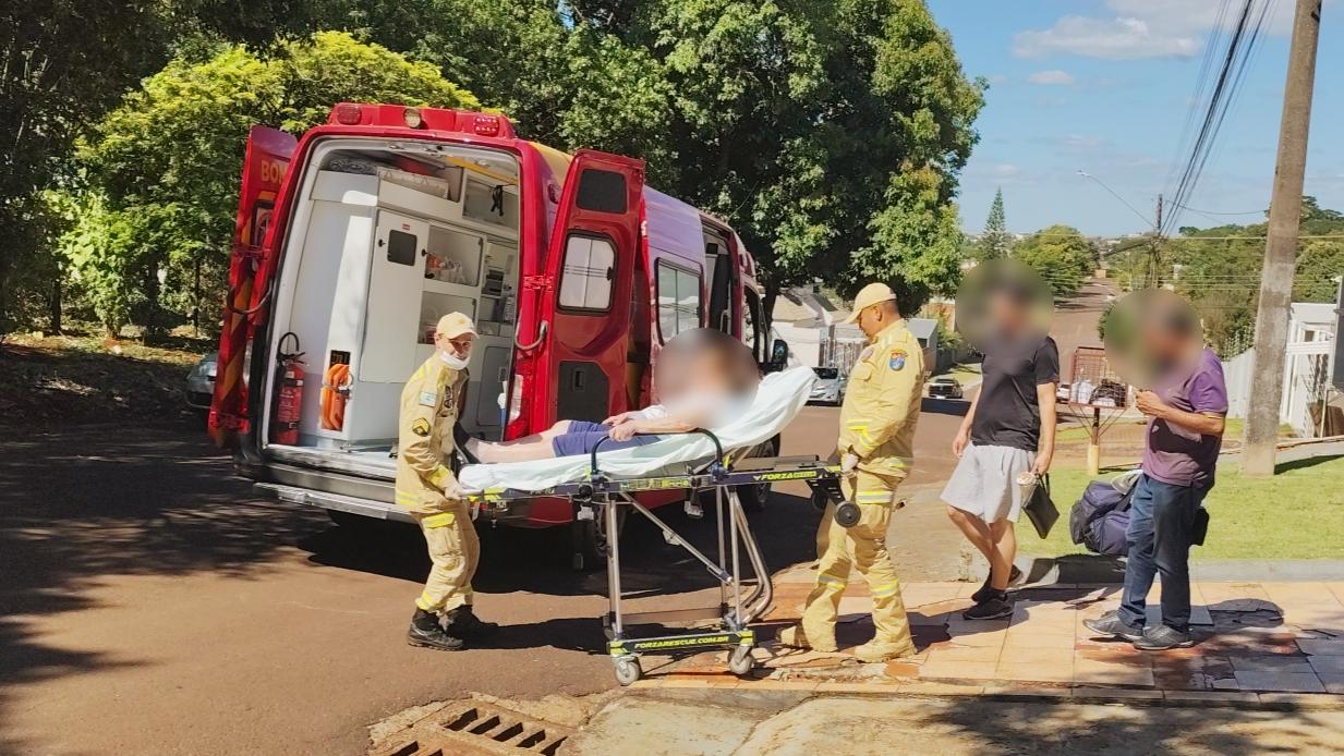 Com dores, mulher é socorrida pelo Siate no Bairro Country