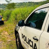 Homem aparece morto às margens do Rio Paraná e equipes da PM e DH são acionadas Imagem referente a Homem aparece morto às margens do Rio Paraná e equipes da PM e DH são acionadas