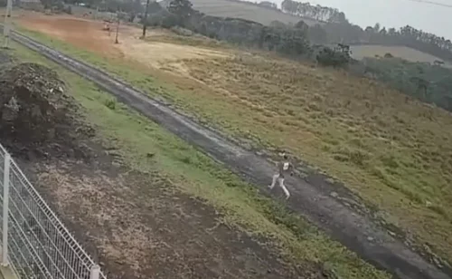 Suspeito de emboscada por ciúmes arma encontro fatal e acaba preso Imagem referente a Suspeito de emboscada por ciúmes arma encontro fatal e acaba preso