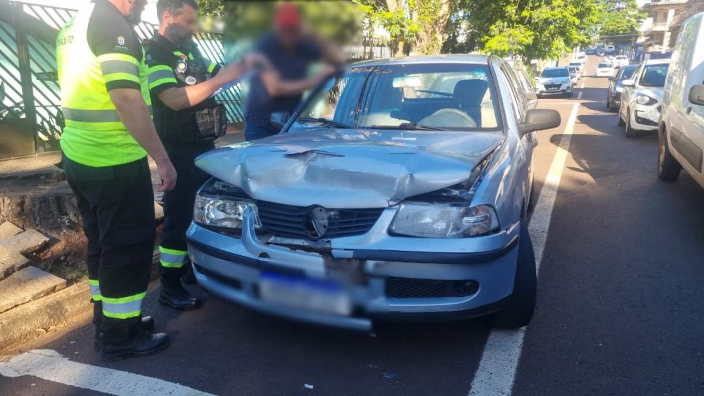 Condutor é detido por embriaguez ao volante após acidente no centro de Cascavel