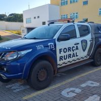 Força Rural prende jovem de 19 por união proibida com adolescente de 13 anos, em São João do Oeste Imagem referente a Força Rural prende jovem de 19 por união proibida com adolescente de 13 anos, em São João do Oeste