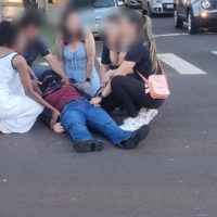 Motociclista de 19 anos fica ferida em acidente de trânsito no Centro Imagem referente a Motociclista de 19 anos fica ferida em acidente de trânsito no Centro