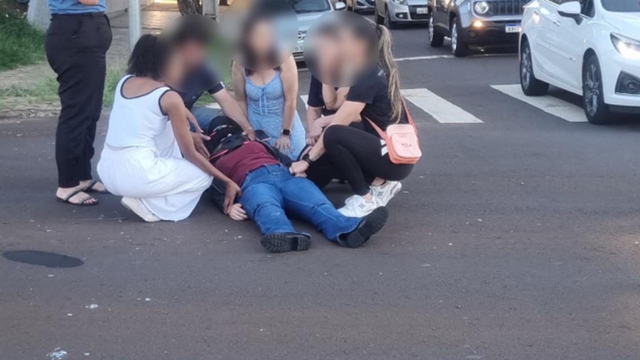 Motociclista de 19 anos fica ferida em acidente de trânsito no Centro Imagem referente a Motociclista de 19 anos fica ferida em acidente de trânsito no Centro