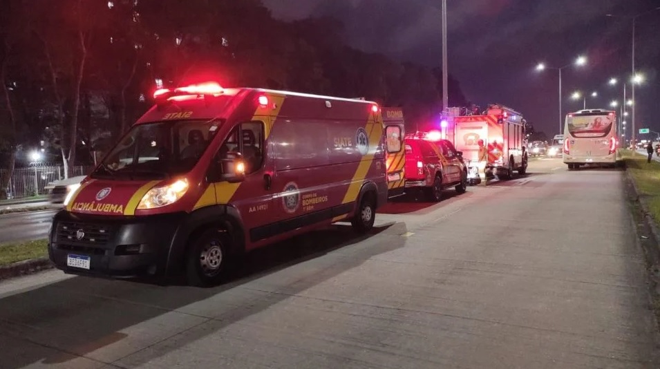Idoso é atropelado por duas motos, fica em estado grave e outros quatro ficam feridos