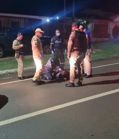 PM flagra homem caído em via pública no Cascavel Velho e aciona socorro Imagem referente a PM flagra homem caído em via pública no Cascavel Velho e aciona socorro