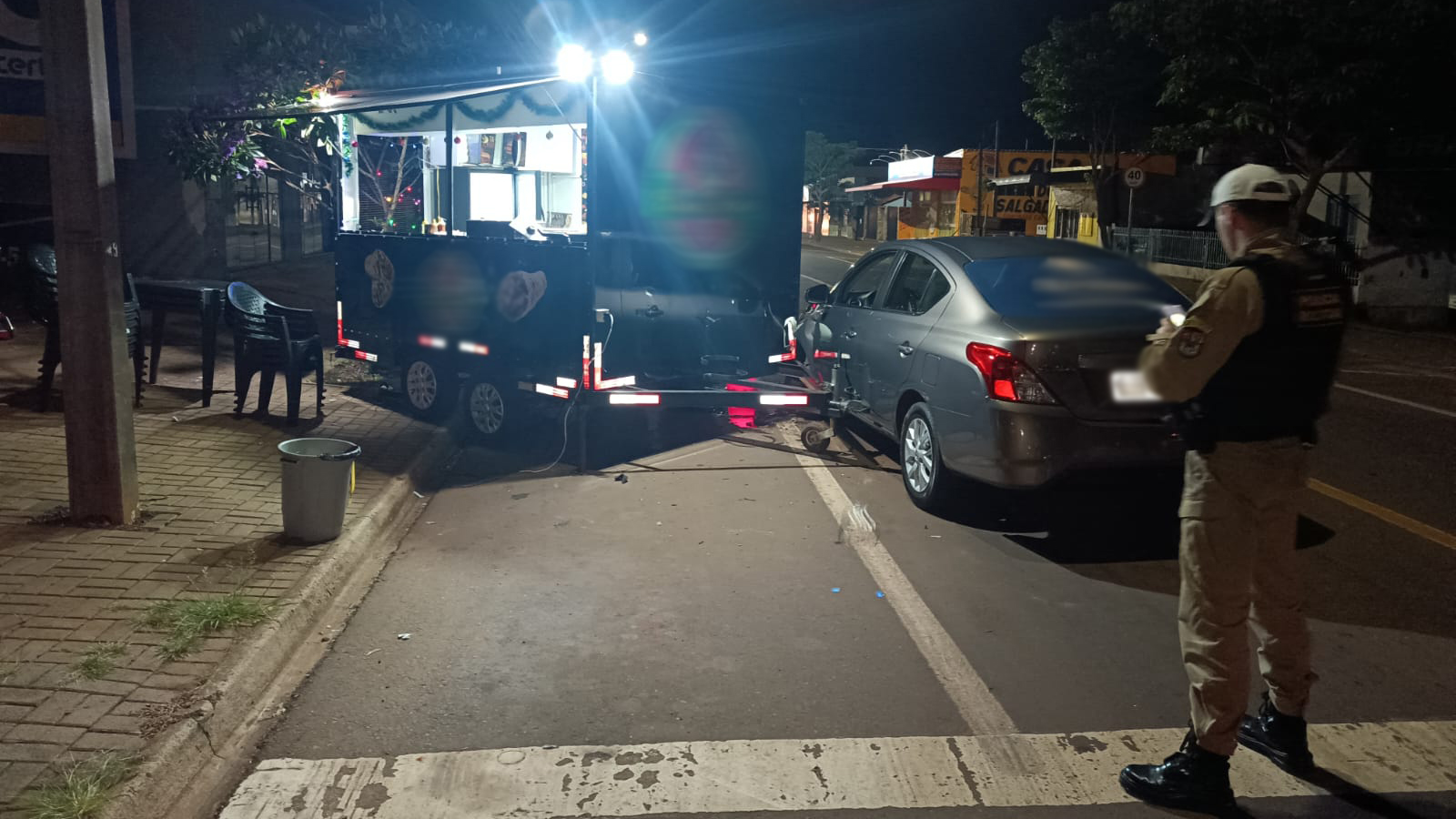 Imagem referente a Motorista que bateu em trailer de lanches estava embriagado e apresentou 1,13 mg/L no teste etilométrico