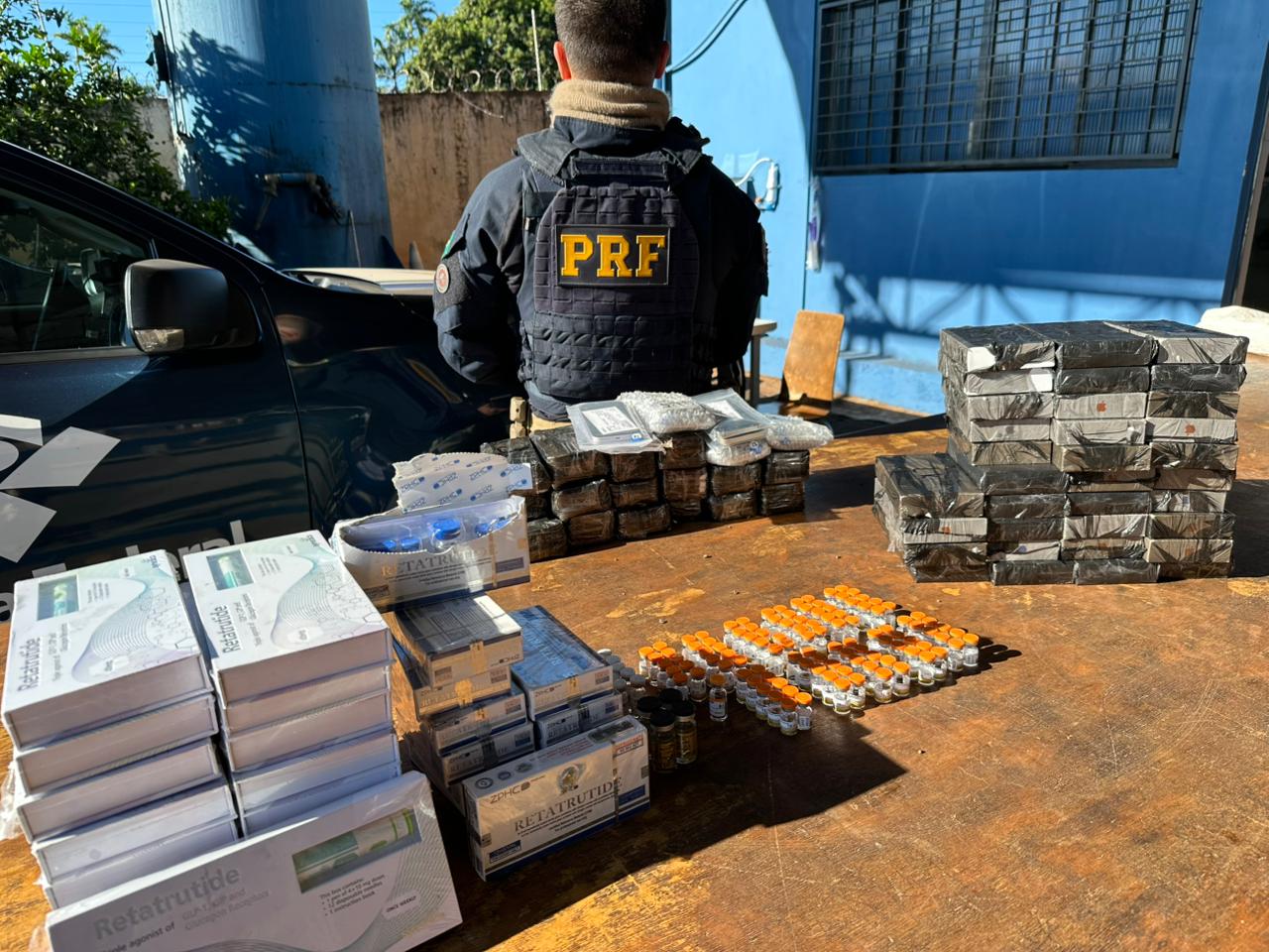 PRF apreende 210 ampolas de medicamentos de emagrecimento e 04 ampolas de anabolizantes contrabandeados, na BR-369 Imagem referente a PRF apreende 210 ampolas de medicamentos de emagrecimento e 04 ampolas de anabolizantes contrabandeados, na BR-369