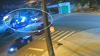 Câmera flagra batida de motorista embriagado contra trailer de lanches em Cascavel