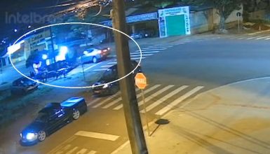 Imagem referente a Câmera flagra batida de motorista embriagado contra trailer de lanches em Cascavel