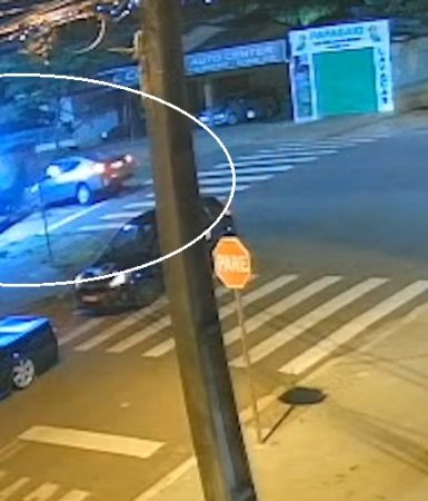 Câmera flagra batida de motorista embriagado contra trailer de lanches em Cascavel Imagem referente a Câmera flagra batida de motorista embriagado contra trailer de lanches em Cascavel