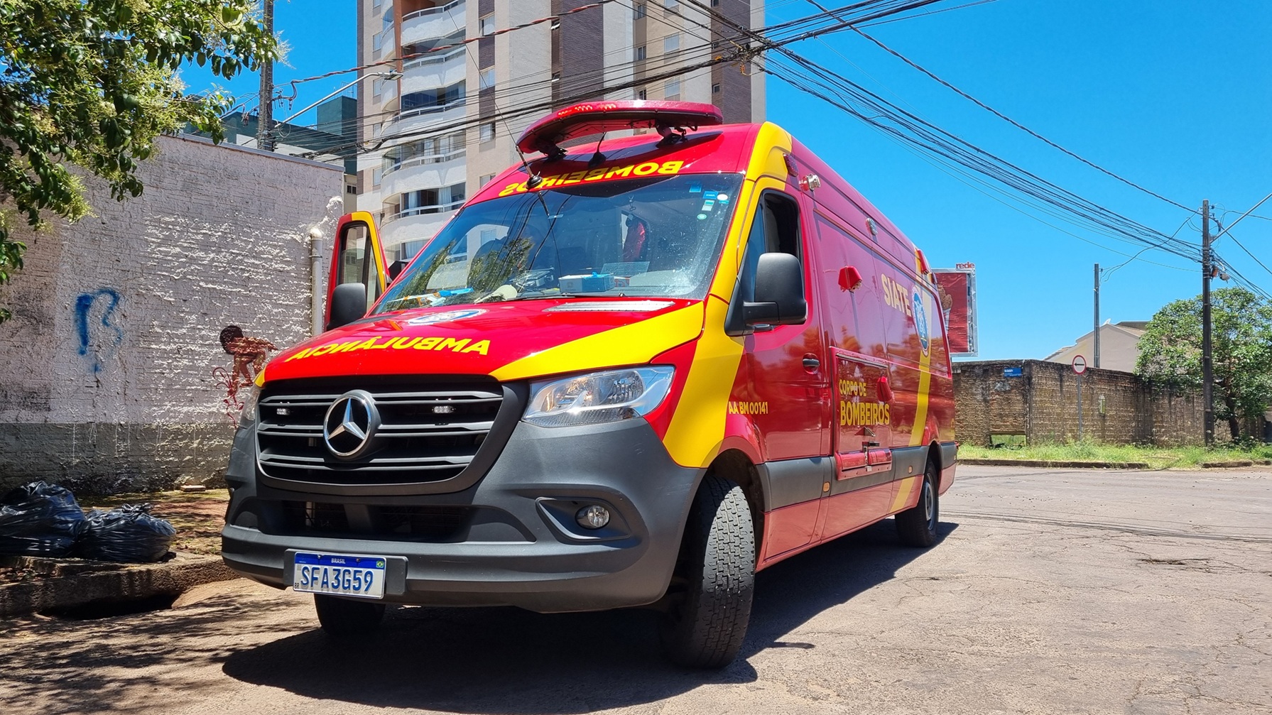 Motociclista fica ferido após colisão na Rua Voluntários da Pátria Motociclista fica ferido após colisão na Rua Voluntários da Pátria