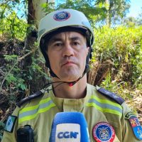 Imagem referente a Caminhoneiro sofreu contusão bastante violenta, afirma Oficial do Corpo de Bombeiros sobre acidente na PR-180