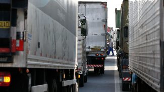 CMN regulamenta linha de R$ 6 bi para financiamento de caminhões CMN regulamenta linha de R$ 6 bi para financiamento de caminhões