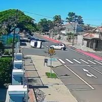 Imagem referente a Vídeo mostra Gol capotando após colisão com Corsa no Maria Luiza