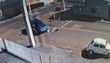 Imagem referente a Câmera flagra momento em que mulher é atropelada por Ford Ranger no Tarumã