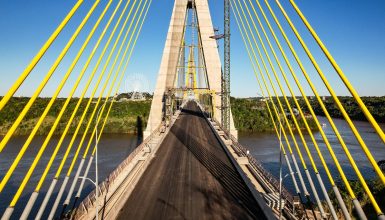 Imagem referente a Receita Federal comunica regras para passagem de caminhões pela nova ponte entre Brasil e Paraguai  