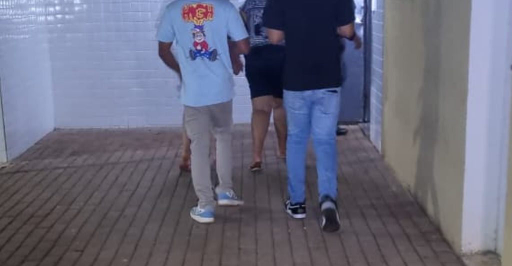 Filho que defendeu a mãe das agressões do padrasto é levado à Delegacia