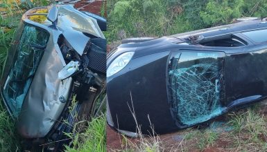 Imagem referente a Colisão envolvendo ônibus e dois carros deixa duas mulheres feridas na BR-369 em Cascavel