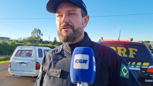 PRF tenta localizar ônibus que não parou após se envolver em acidente que resultou em dois carros capotados na BR-369 Imagem referente a PRF tenta localizar ônibus que não parou após se envolver em acidente que resultou em dois carros capotados na BR-369