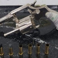 Homem é preso por porte ilegal de arma de fogo no Sanga Funda, em Cascavel Imagem referente a Homem é preso por porte ilegal de arma de fogo no Sanga Funda, em Cascavel