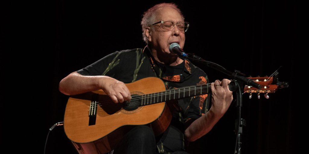 TV Brasil reexibe show no Cena Musical em homenagem a Jards Macalé