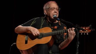 TV Brasil reexibe show no Cena Musical em homenagem a Jards Macalé