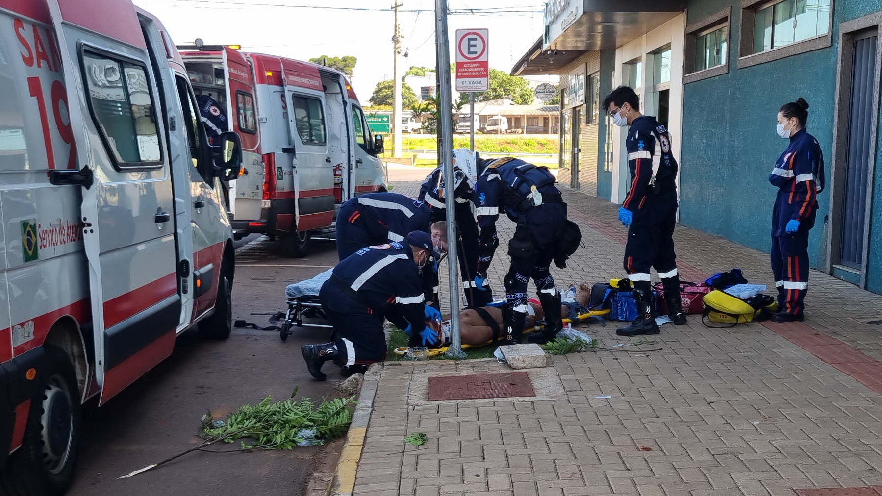 Homem fica gravemente ferido após cair de prédio no bairro Universitário, em Cascavel