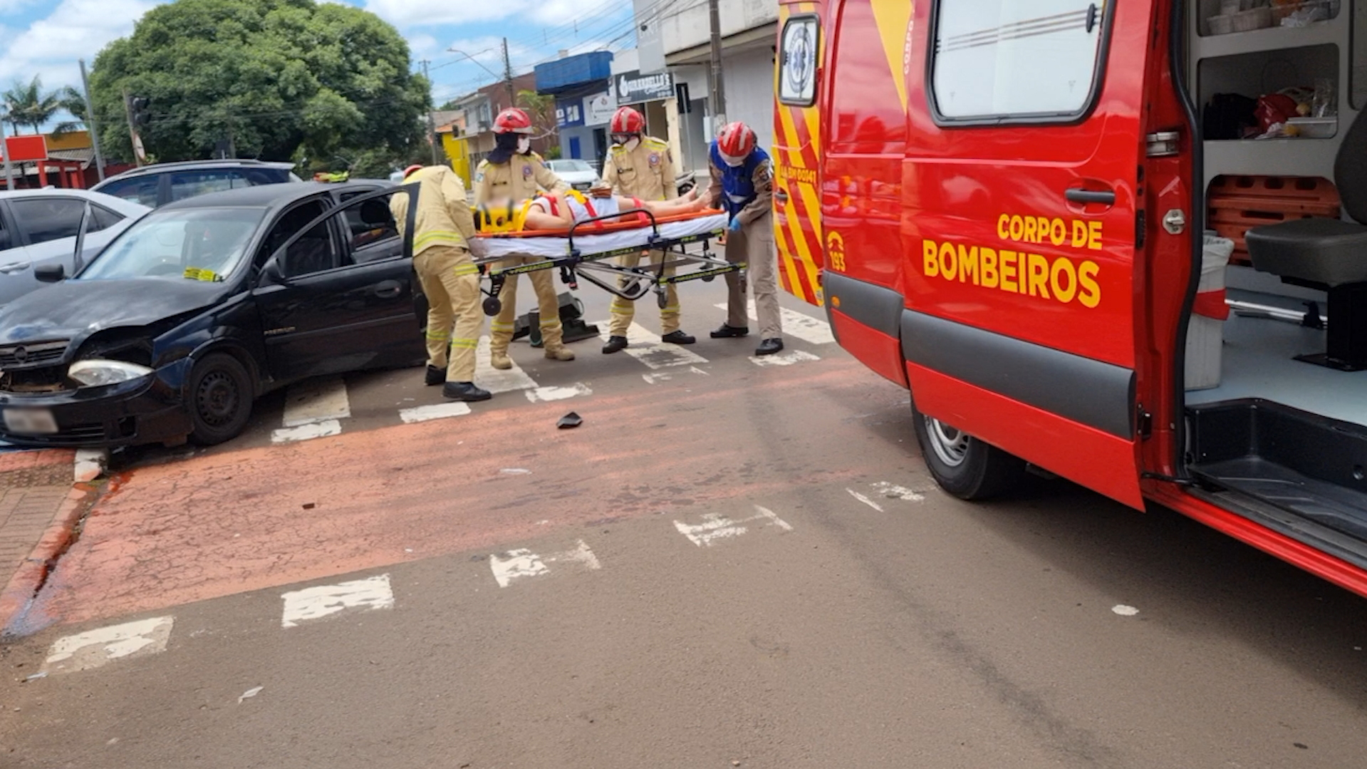 Imagem referente a Acidente entre Corolla e Corsa deixa vítimas no Centro de Cascavel