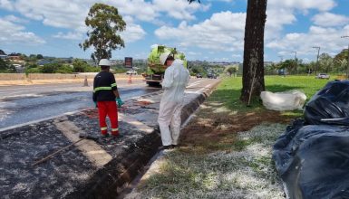 Imagem referente a BR-277 é interditada em Cascavel para limpeza de resíduos químicos