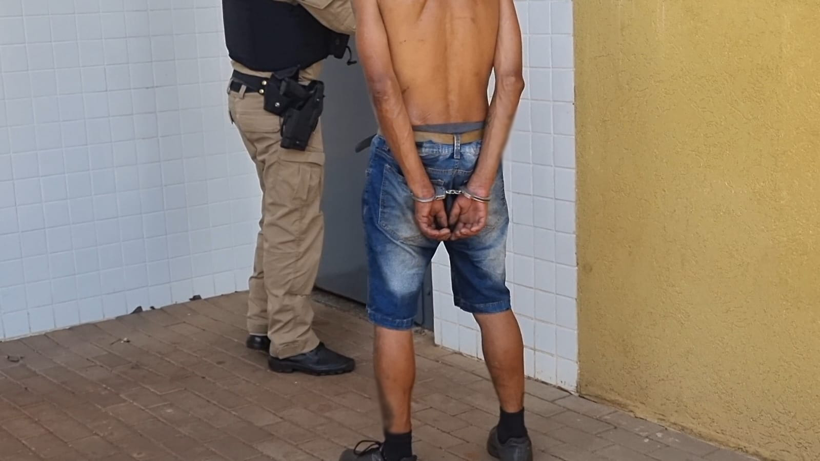 Imagem referente a Homem de 44 anos é preso após tentativa de roubo no bairro Santa Cruz, em Cascavel