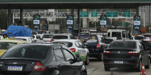 Andarilho invade Ponte Rio-Niterói e causa confusão no trânsito Andarilho invade Ponte Rio-Niterói e causa confusão no trânsito