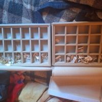 Imagem referente a Homem furta R$ 45 mil em joias da casa de conhecido após pedir copo com água