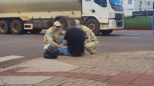 Acidente na Avenida Carlos Gomes deixa motociclista ferido