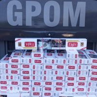Imagem referente a GPOM apreende cigarros de origem paraguaia durante patrulhamento na Rodoviária de Cascavel