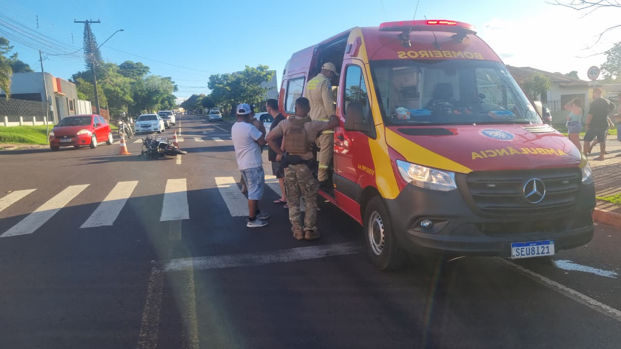 Motociclista é socorrido pelo Siate em acidente de trânsito no Periolo