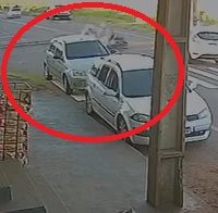 Câmera flagra acidente entre duas motos no Bairro Floresta Imagem referente a Câmera flagra acidente entre duas motos no Bairro Floresta