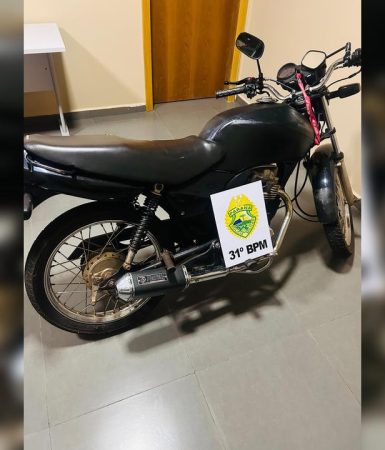 Piloto sem habilitação perde moto com escapamento alterado em blitz Imagem referente a Piloto sem habilitação perde moto com escapamento alterado em blitz