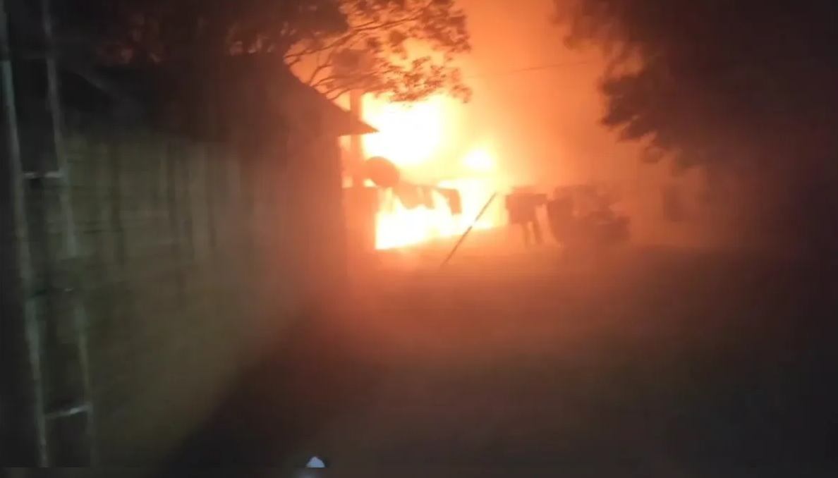 PM evita possível tragédia e resgata moradores de incêndio em residência em Apucarana