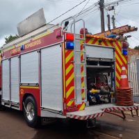 Imagem referente a Bombeiros combatem incêndio em casa no Morumbi; Morador inala fumaça e é socorrido pelo SAMU