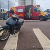 Imagem referente a Mulher quebra o braço e adolescente fica ferido após acidente na Av. Tancredo Neves