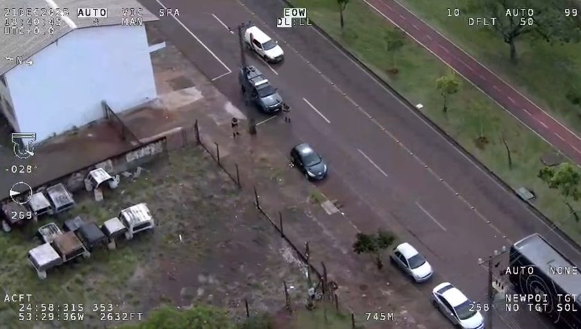Imagem referente a Imagens aéreas mostram 'perseguição' a Peugeot com contrabando na entrada de Cascavel