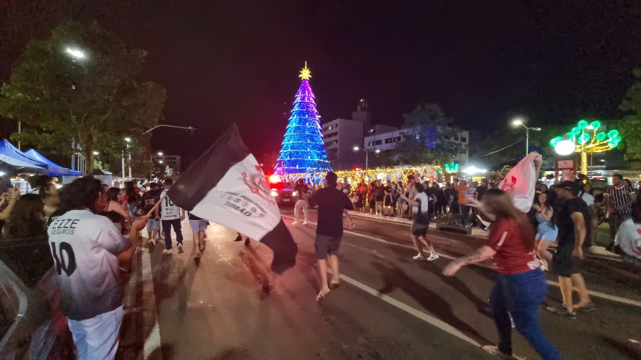 Imagem referente a Corinthians conquista a Copa do Brasil 2025 e torcedores celebram em Cascavel