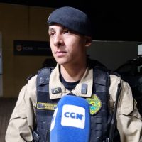 Tenente da PM fala sobre ação de moradores que amarraram ladrão durante a madrugada Imagem referente a Tenente da PM fala sobre ação de moradores que amarraram ladrão durante a madrugada