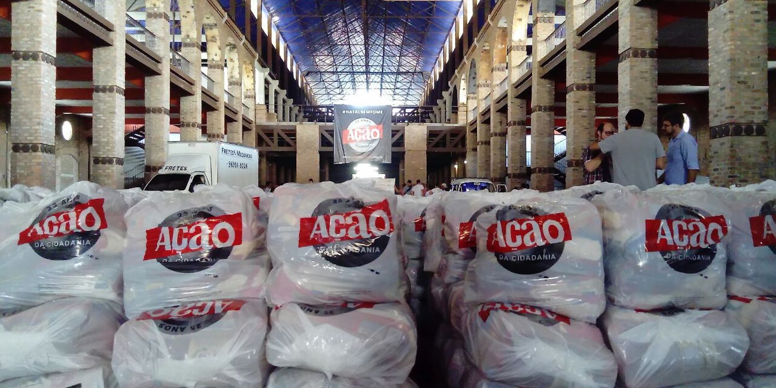 Alimentos da agricultura familiar abastecem a cesta do Natal sem Fome Alimentos da agricultura familiar abastecem a cesta do Natal sem Fome