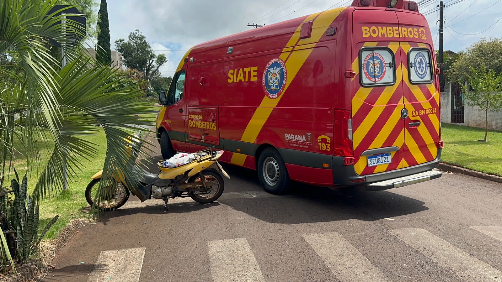 Colisão entre Audi e Biz deixa uma pessoa ferida no Bairro Brasília Colisão entre Audi e Biz deixa uma pessoa ferida no Bairro Brasília